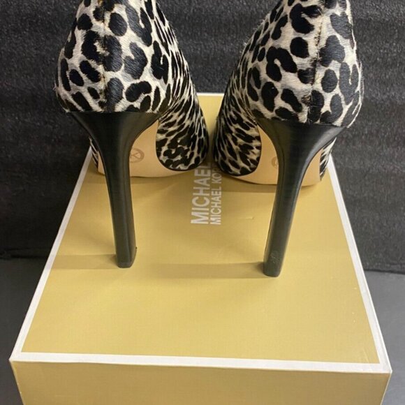 Michael Kors Women's Amara Pump - Picture 2 of 6